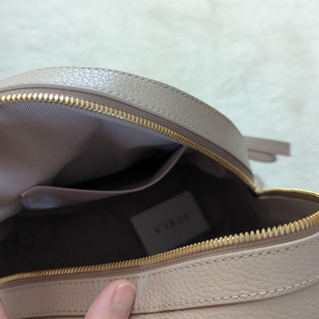 美品　フルラ　レザーリュック　ベージュ系