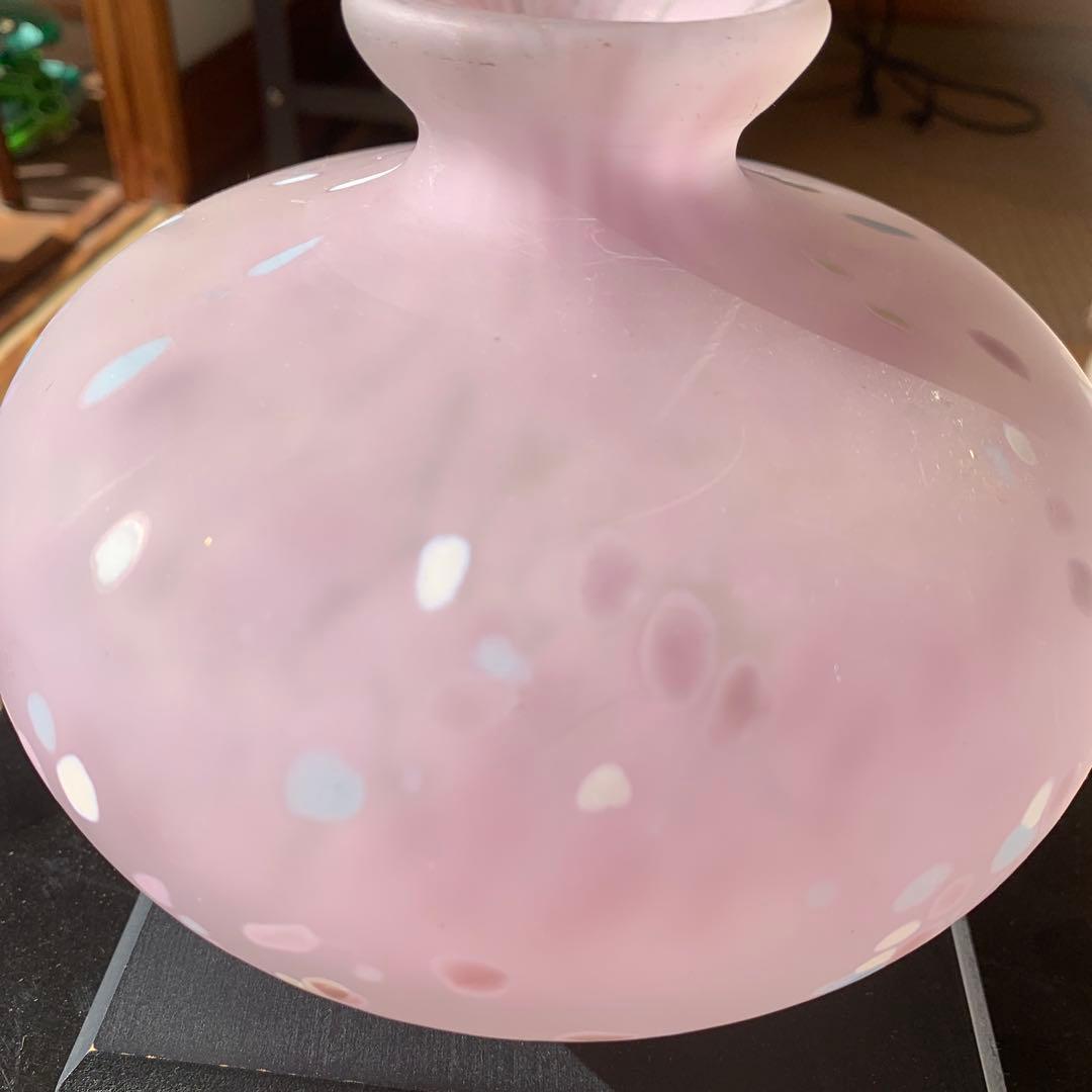 泡模様のピンクガラス花瓶