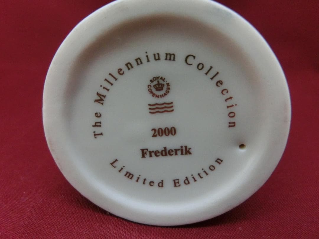 『ロイヤルコペンハーゲン』2000年ミレニアム.プレートフィギュリン付き