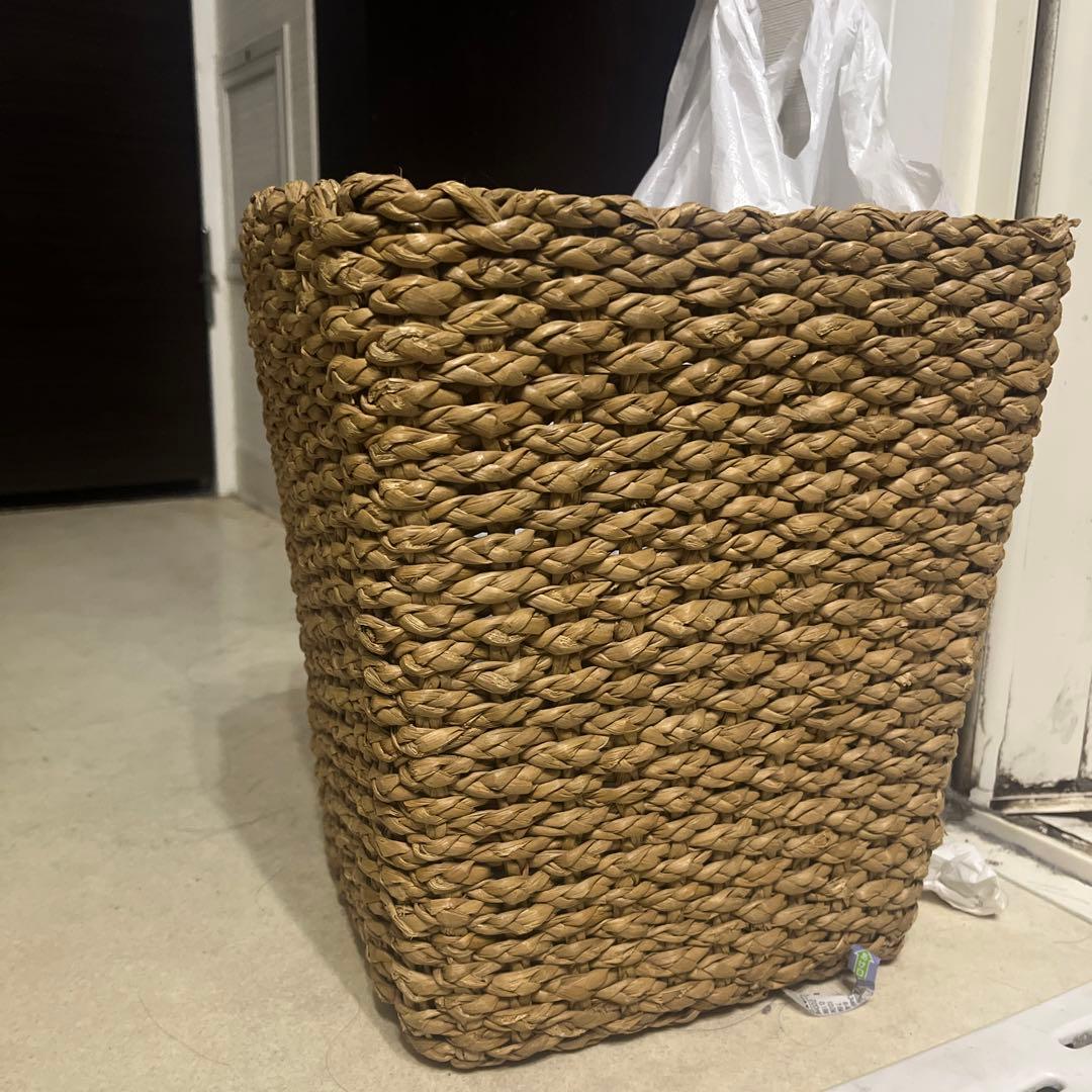 家にあるゴミ箱です。