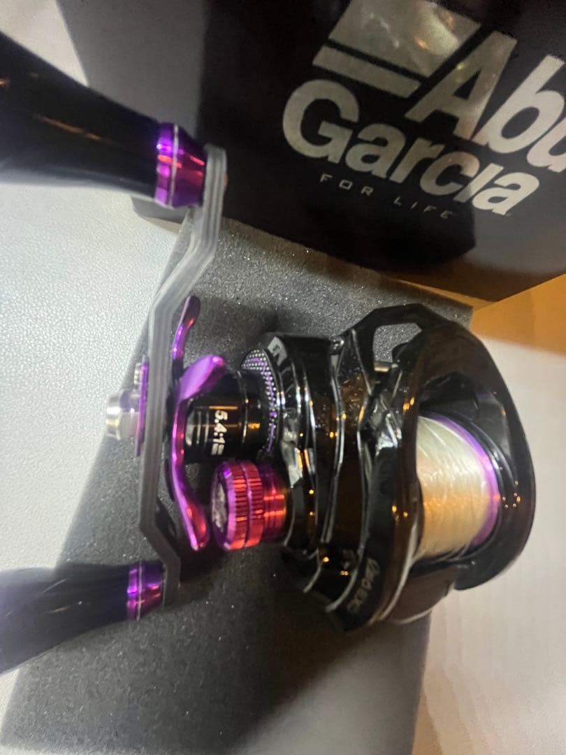 Abu Garcia EXD ベイトリール 5.4:1 黒/紫