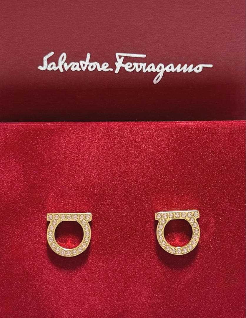 【お値下げ中】新品 Salvatore Ferragamoピアス ガンチーニ
