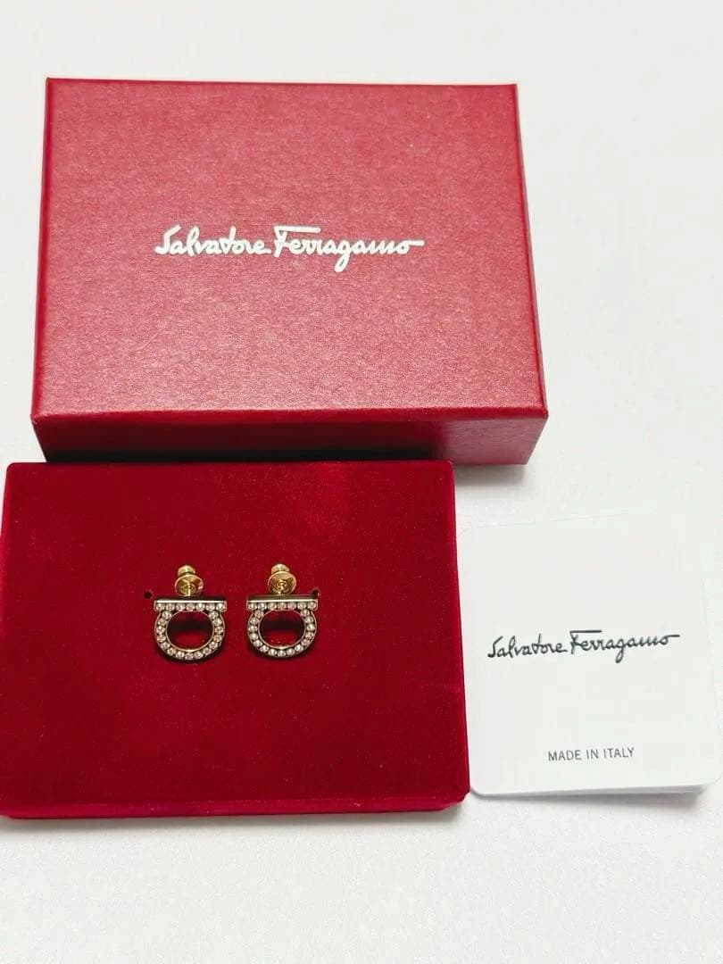 【お値下げ中】新品 Salvatore Ferragamoピアス ガンチーニ