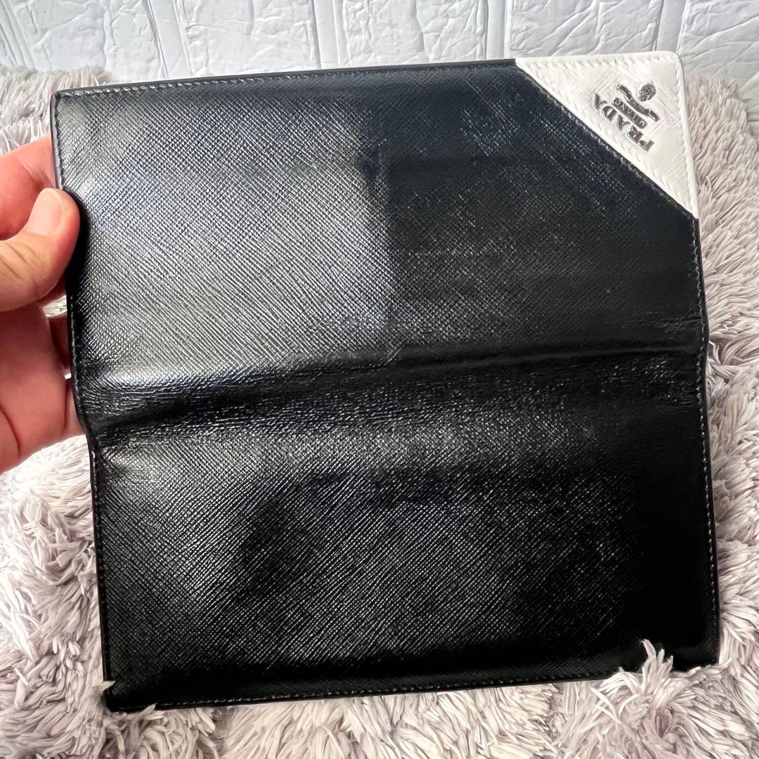 プラダ　メンズ長財布　サフィアーノ　三角ロゴパッチ　バイカラー　ブラック