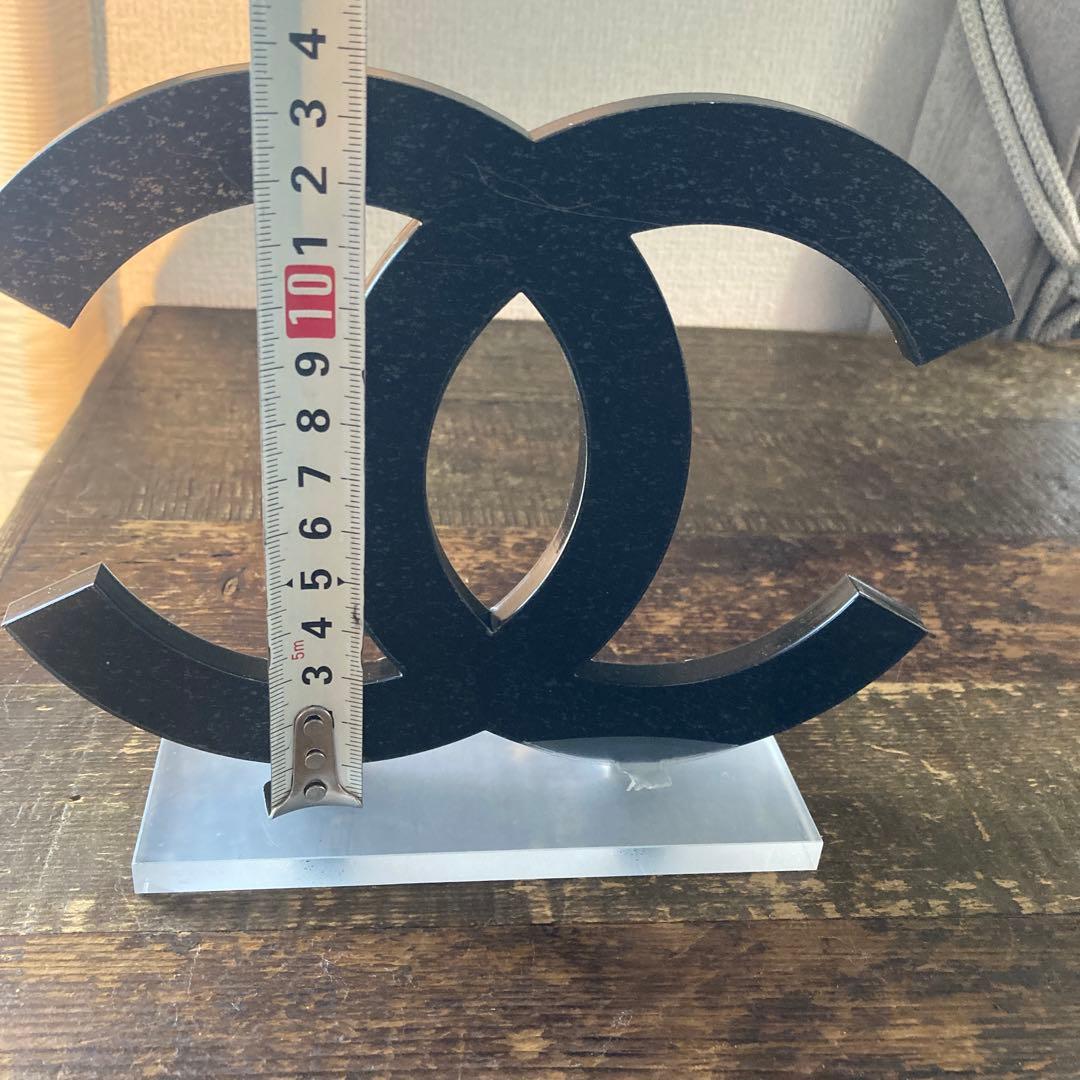 CHANEL ロゴスタンド 黒 オブジェ