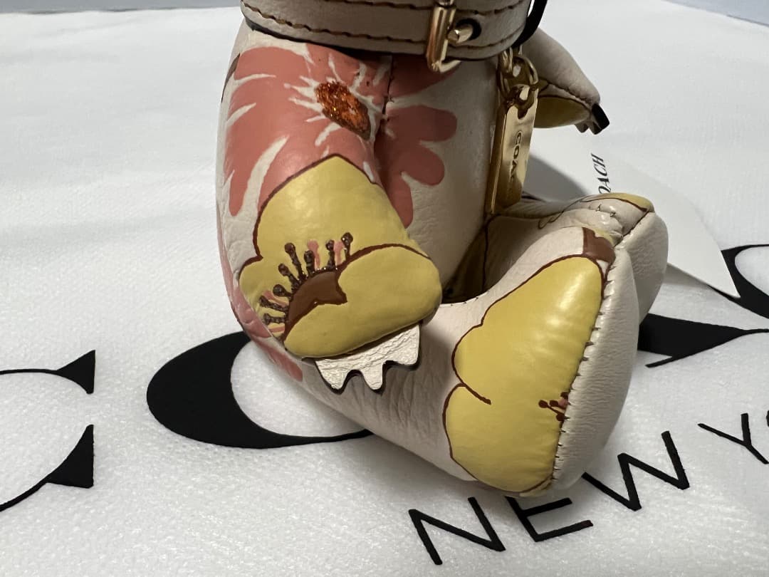 【未使用・新品】花柄デザインのコーチ　ベア バックチャーム