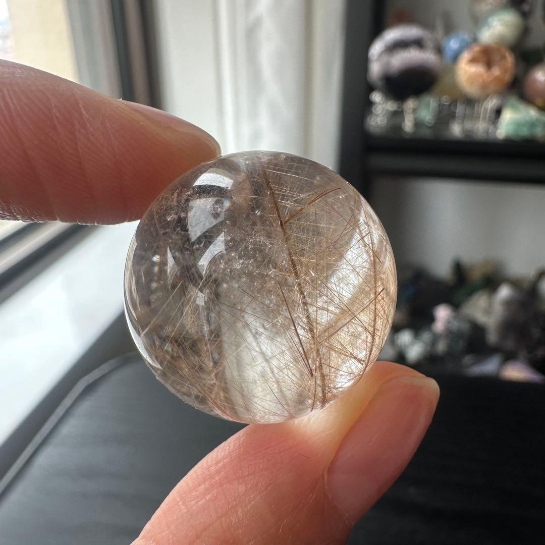 天然石ルチルクォーツのスフィア　丸玉　置物NO.050505