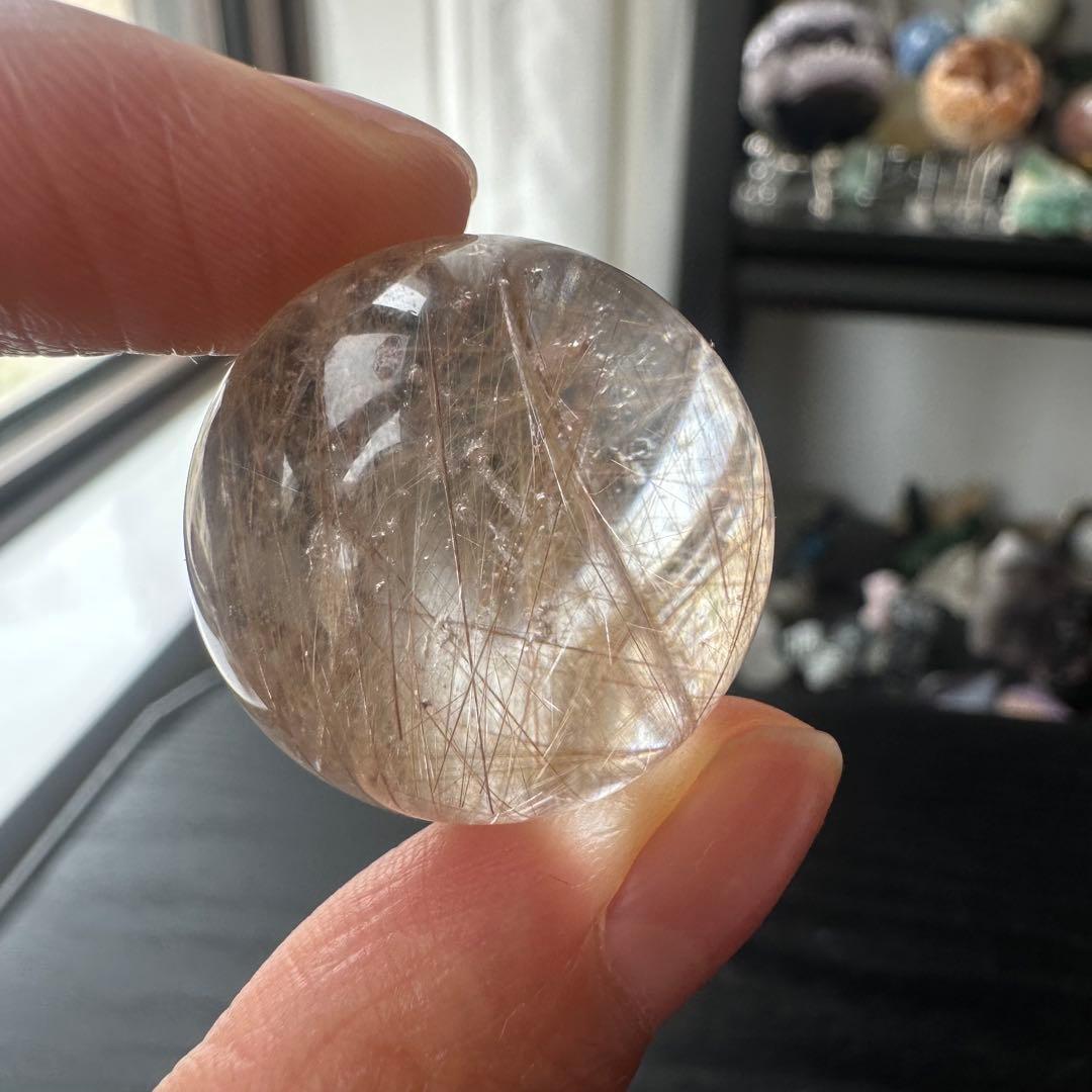 天然石ルチルクォーツのスフィア　丸玉　置物NO.050505