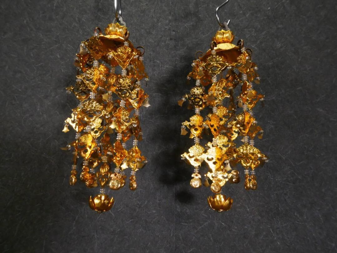 最終値下　展示未使用品　金色瓔珞　白玉付　高さ22㎝　4713