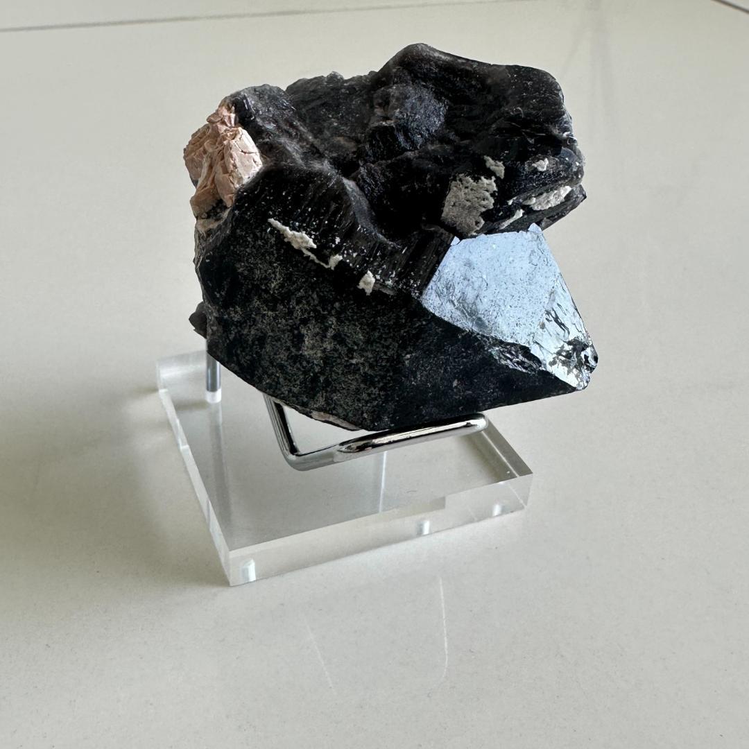 最高級モリオン=黒水晶[YhUW]原石　中国山東省産　台座付きインテリア　魔除け