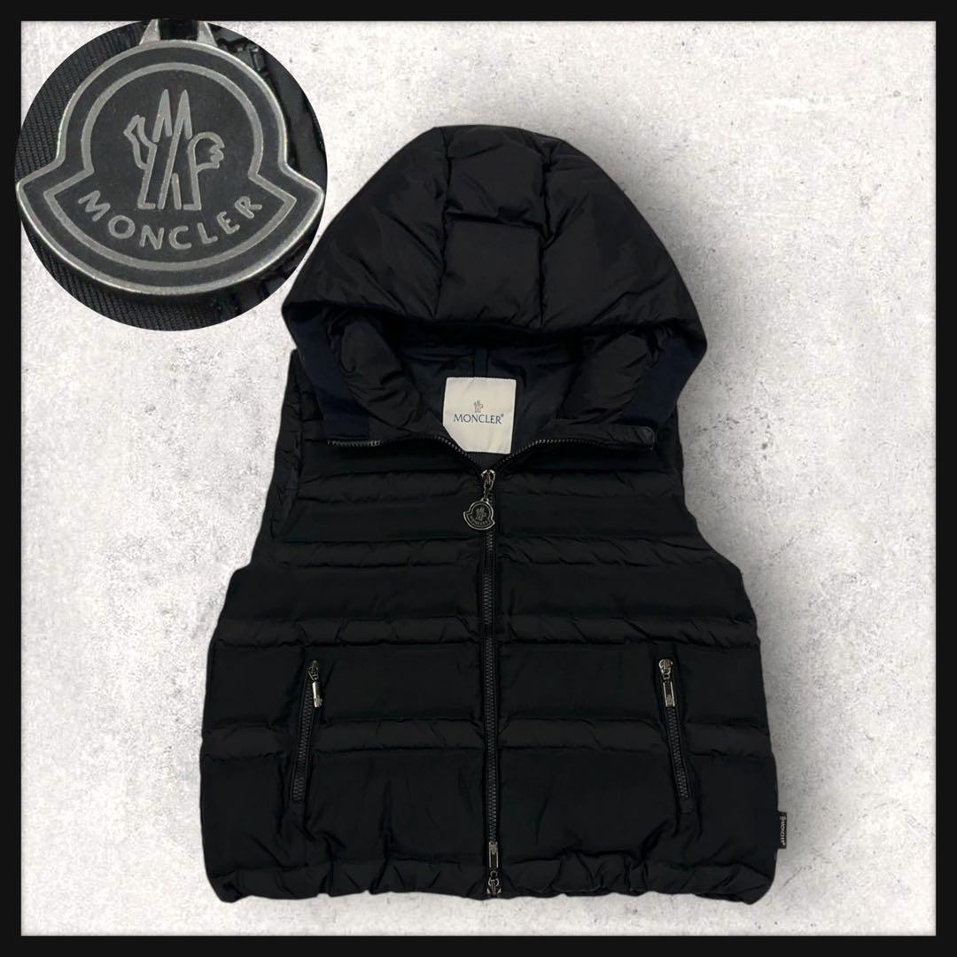 10639【美品・QR鑑定済み】モンクレール　メタルロゴ　ダウンベスト　黒
