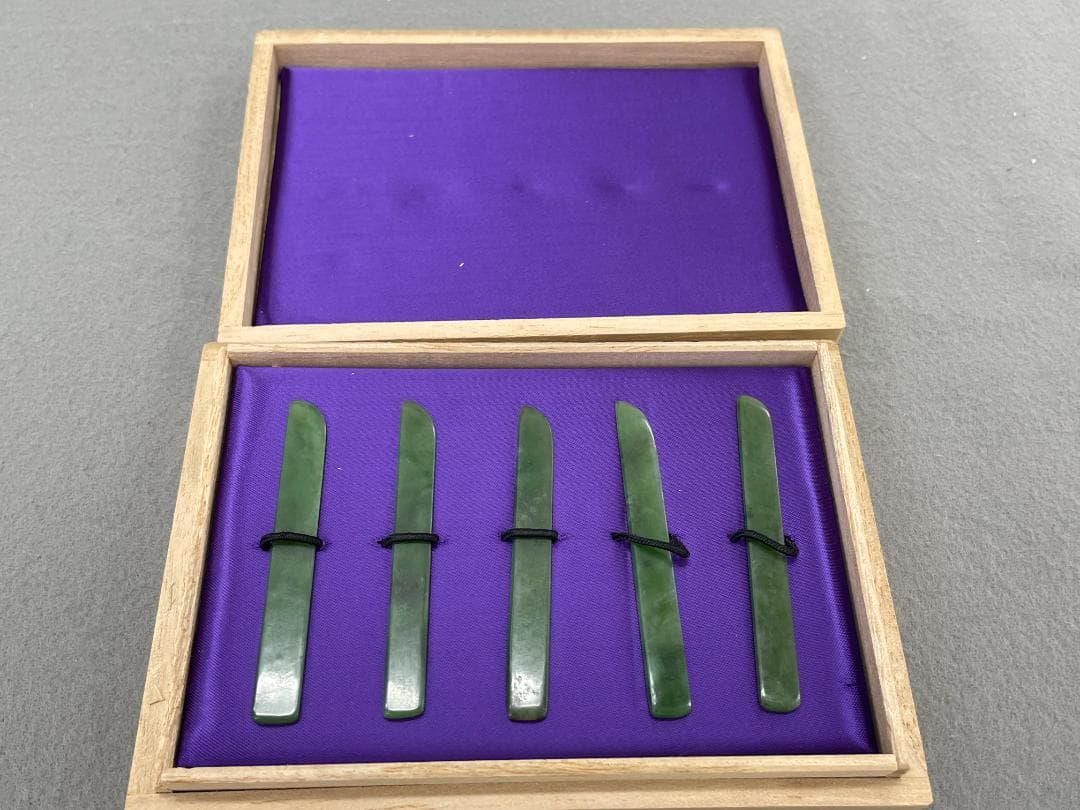 【未使用】翡翠　菓子切　５本セット　桐箱付き