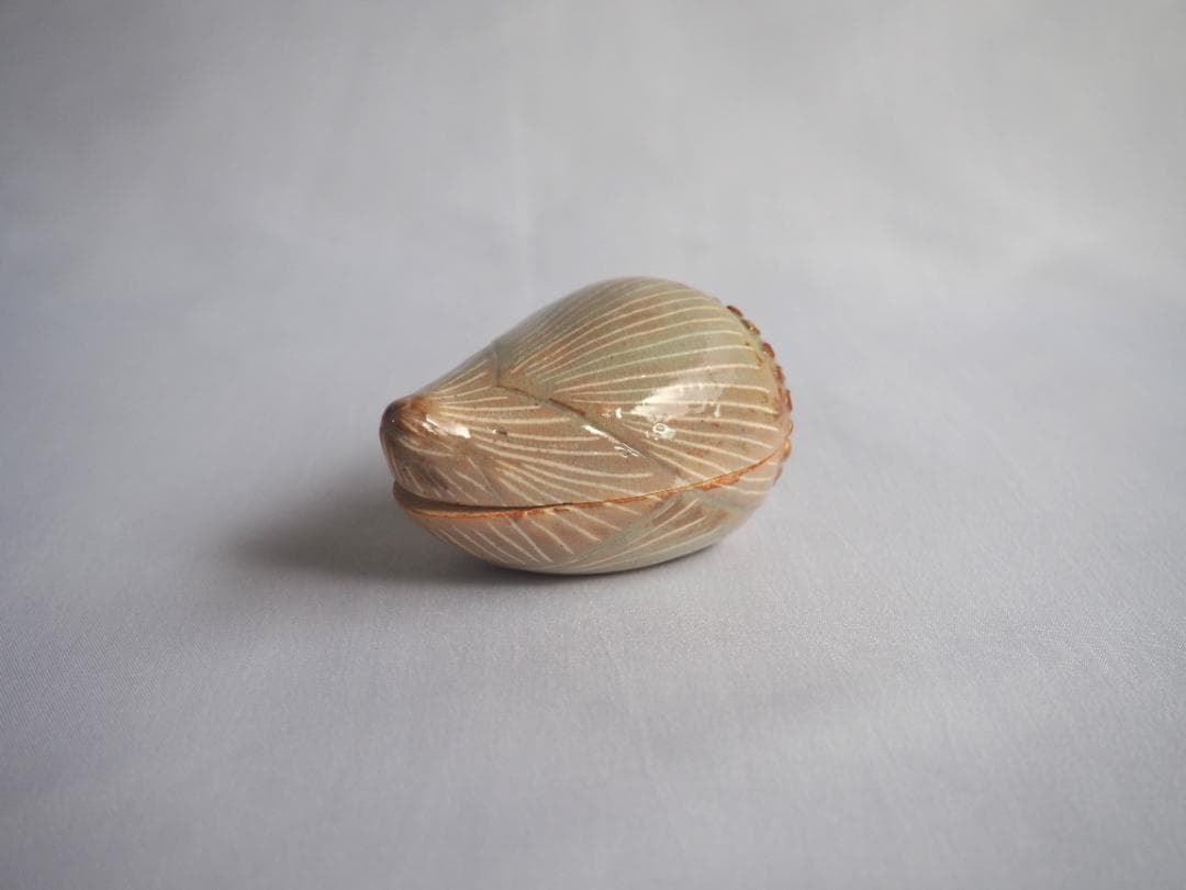 12代田原陶兵衛造『萩筍香合』（共箱）