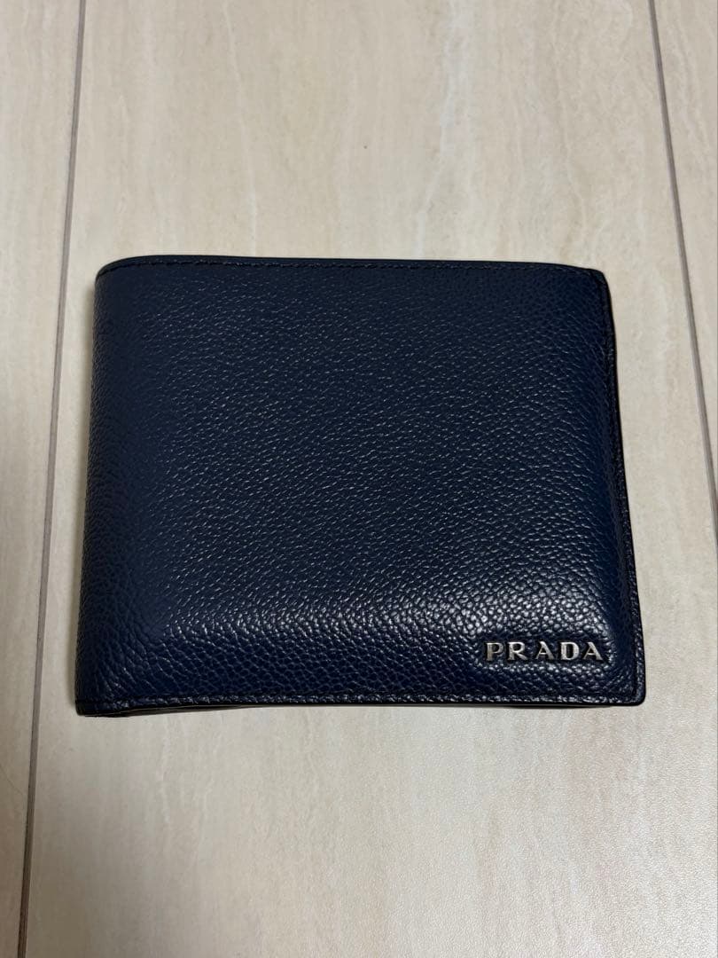 PRADA ネイビー レザー 二つ折り財布
