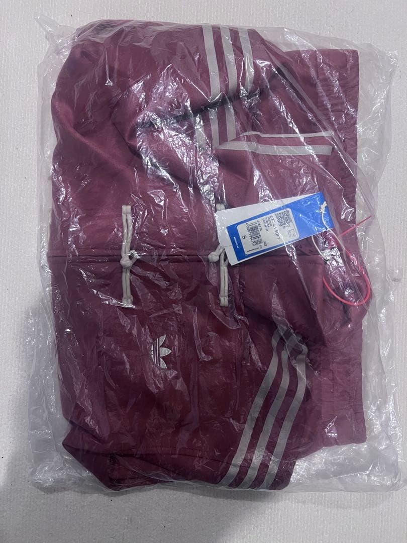 新品未使用　アディダス　 Sサイズ　中国限定 トラックジャケット 赤