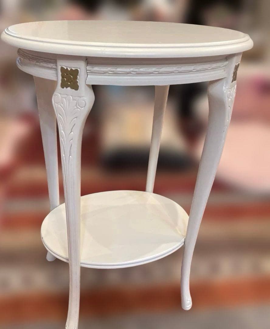 ロココ様式ゴールドの装飾アンティーク楕円形サイドテーブル下段棚付クリームホワイト