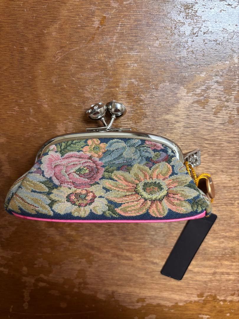 花柄刺繍スパンコールビーズがま口ポーチ