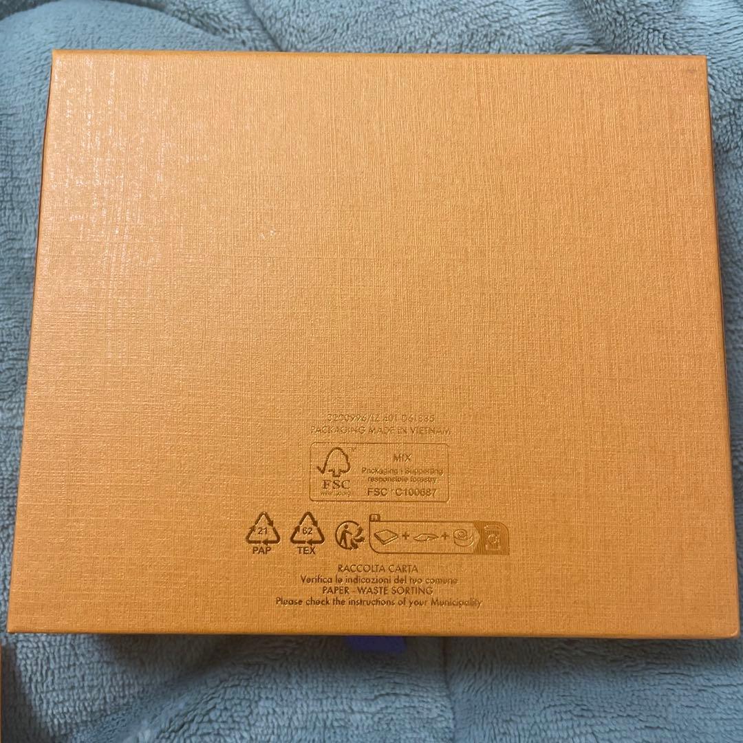 ルイヴィトン　ポルトフォイユ・ヴィクトリーヌ　トゥルトレールクレーム