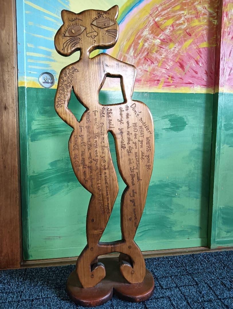 特大　猫型　木製アート彫刻　玄関先など幸せ招く猫