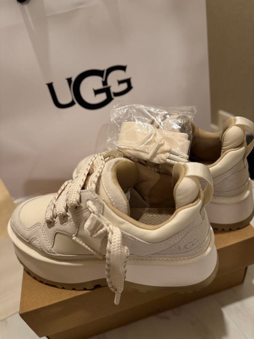[UGG] Astromel 厚底プラットフォーム スニーカー