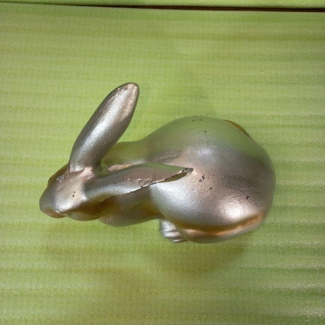 金属製と思われるウサギ型置物　刻印有り　オブジェ　インテリア　ペーパーウェイト