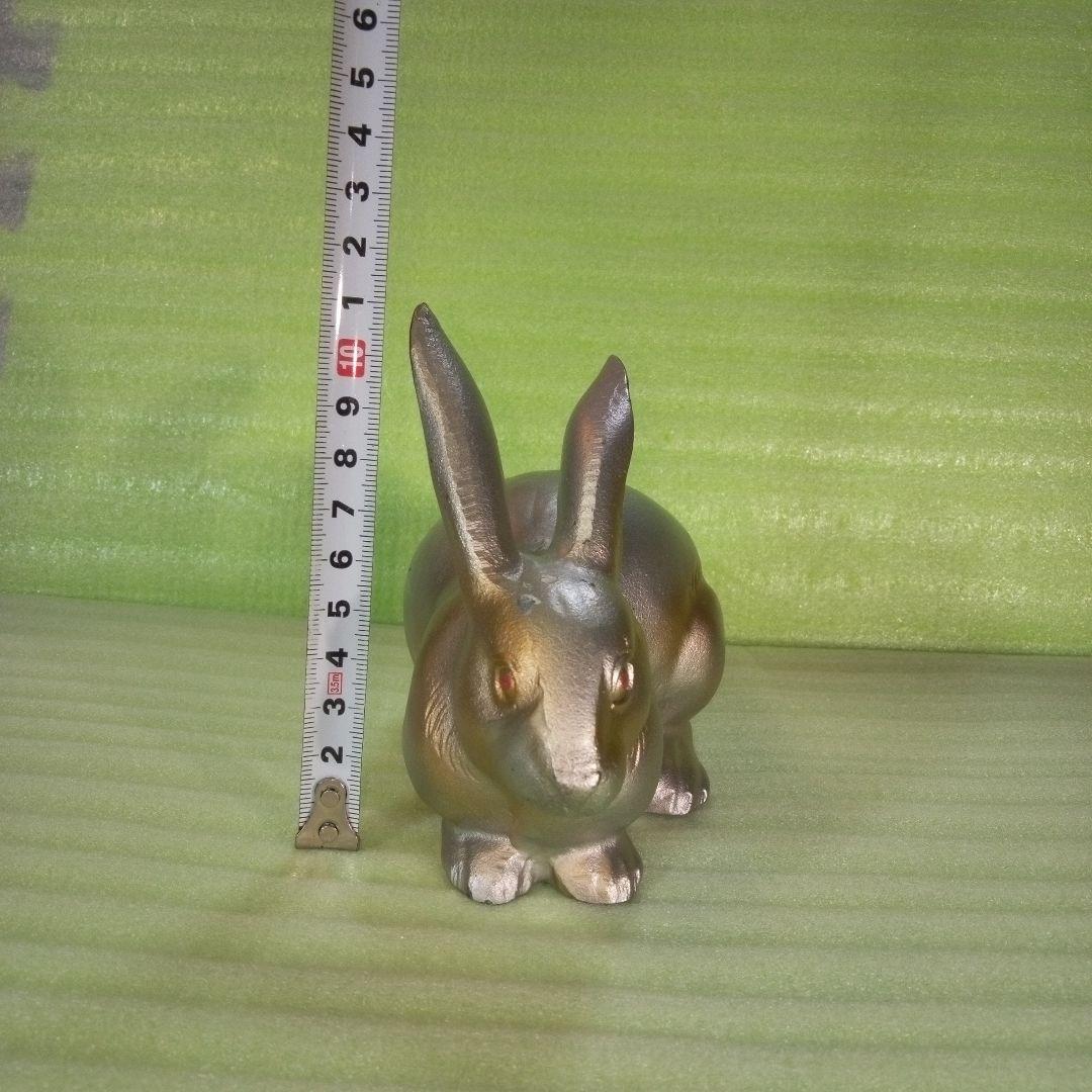 金属製と思われるウサギ型置物　刻印有り　オブジェ　インテリア　ペーパーウェイト