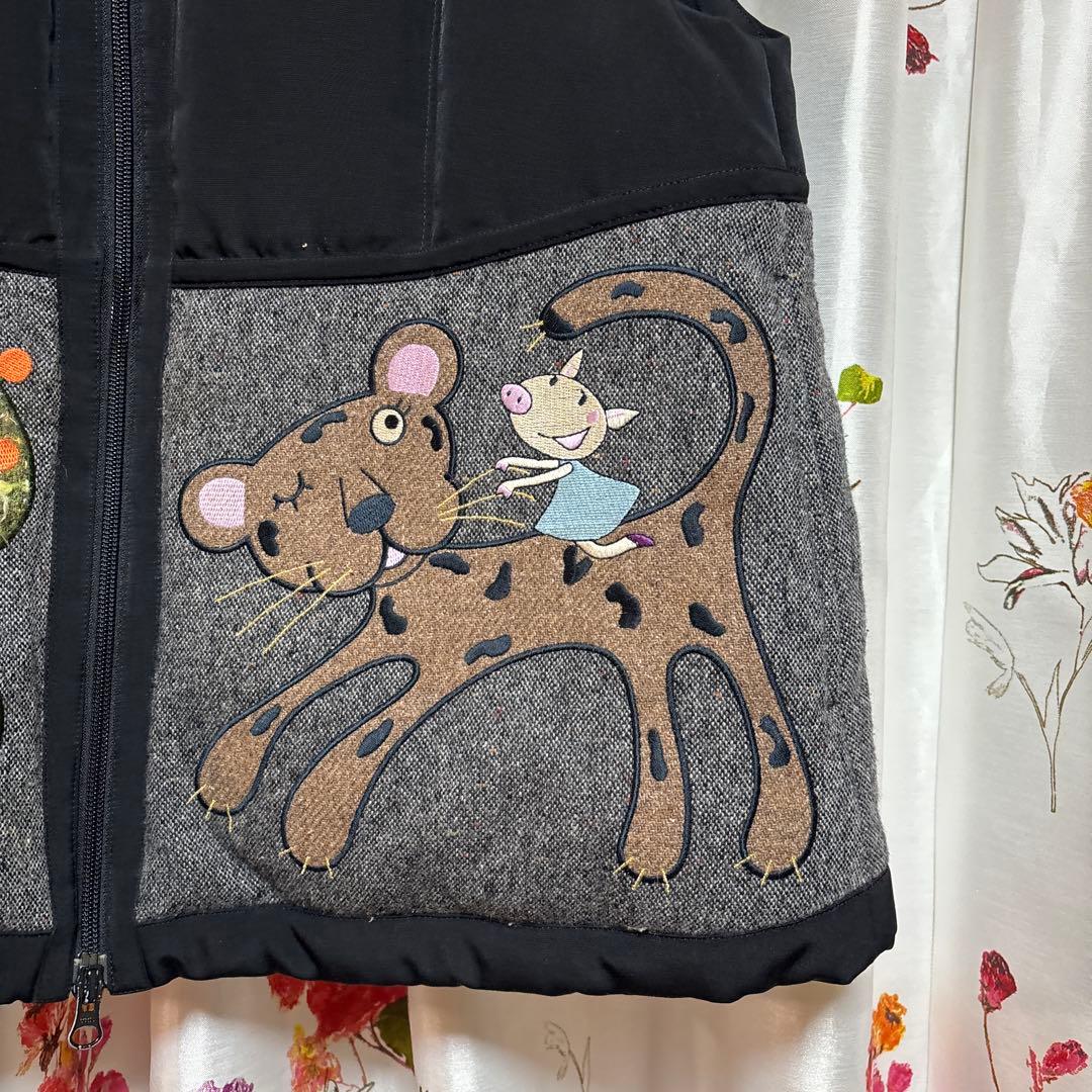 アルベロベロ ブタさん　刺繍 ダウンベスト