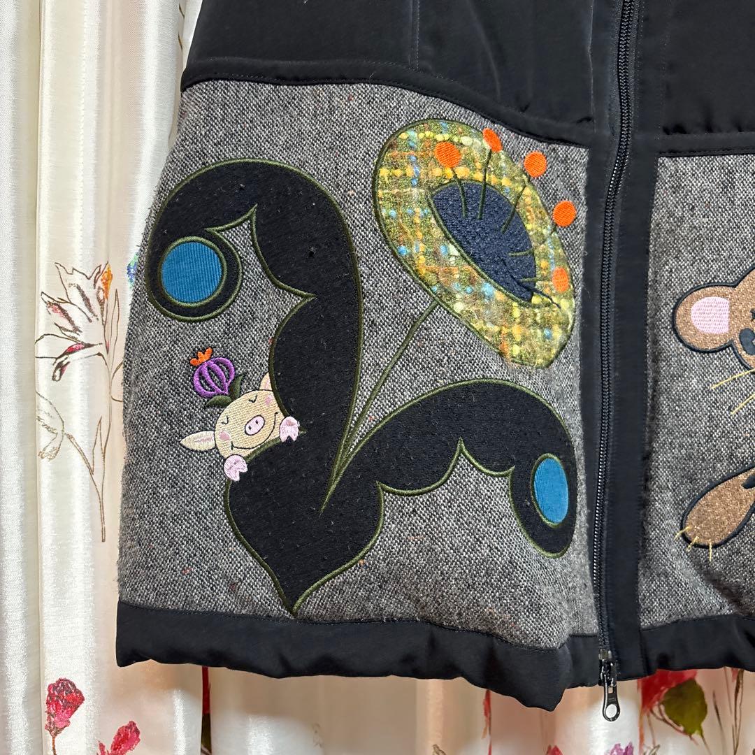 アルベロベロ ブタさん　刺繍 ダウンベスト
