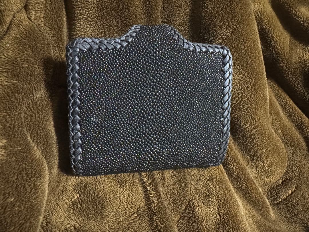 スティングレイ 黒レザー二つ折り財布