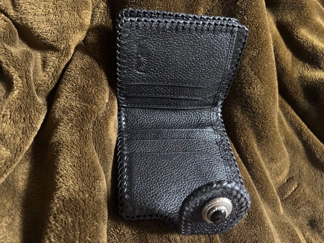 スティングレイ 黒レザー二つ折り財布