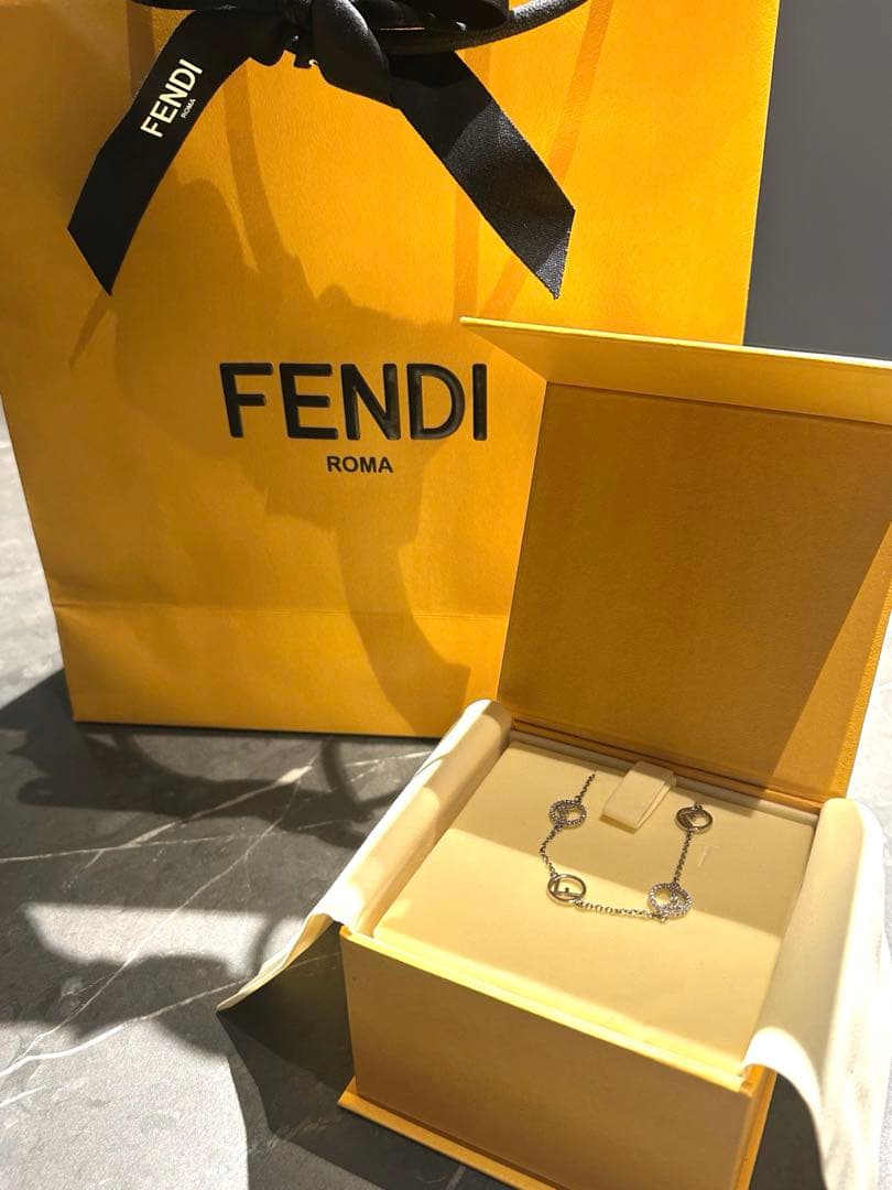 FENDIブレスレット
