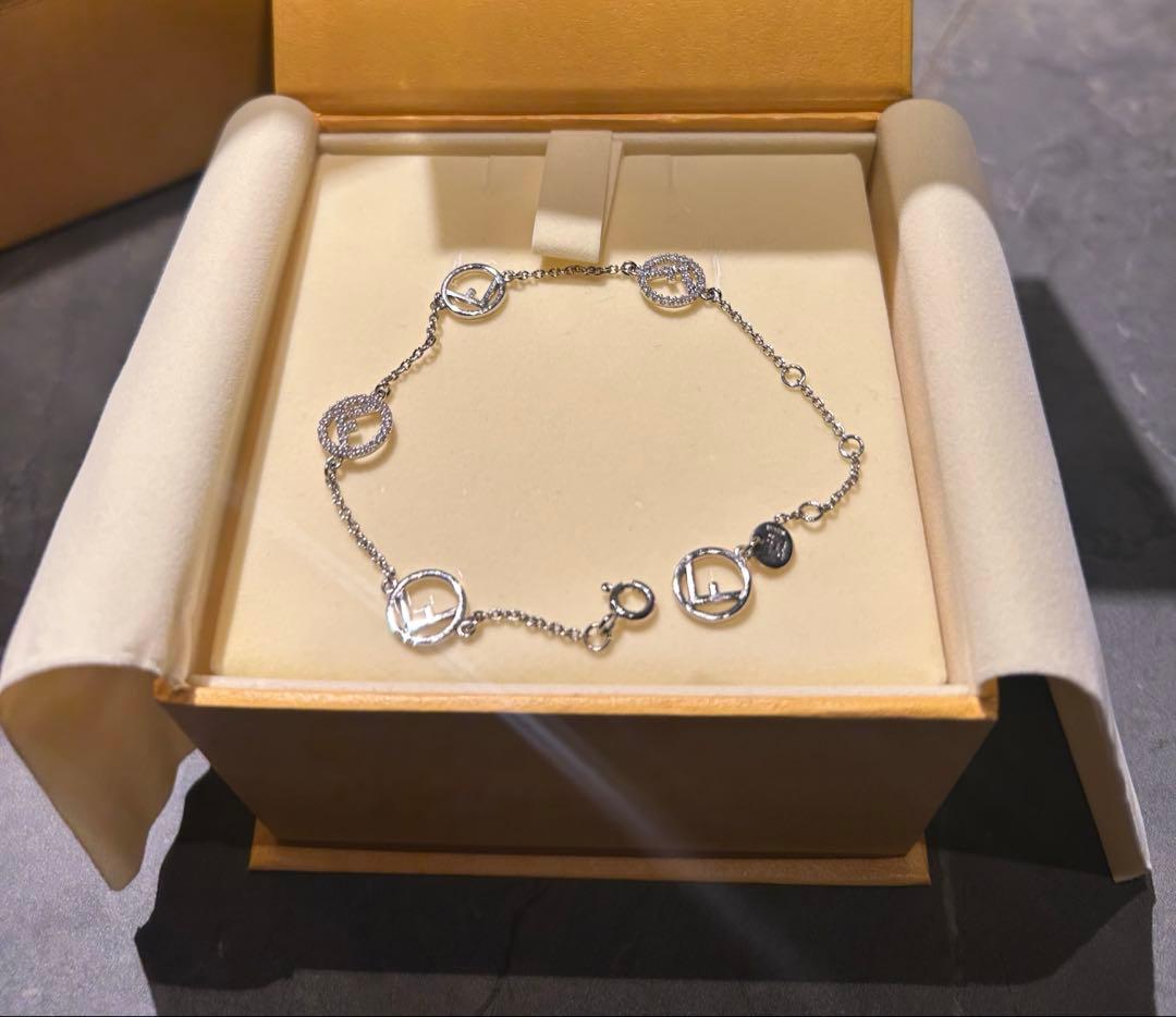 FENDIブレスレット