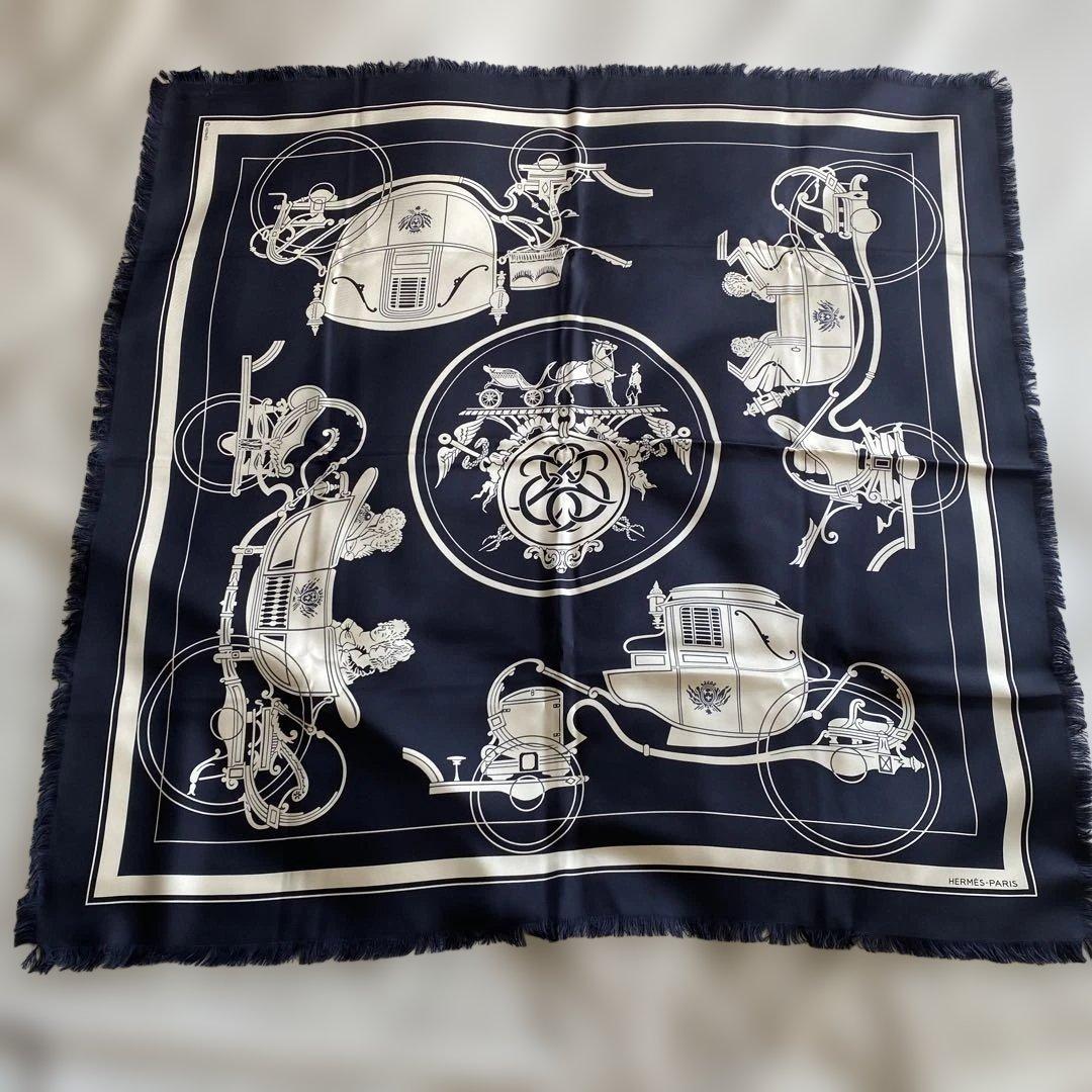HERMÈS-PARIS シルク スカーフ　80 ネイビー箱付