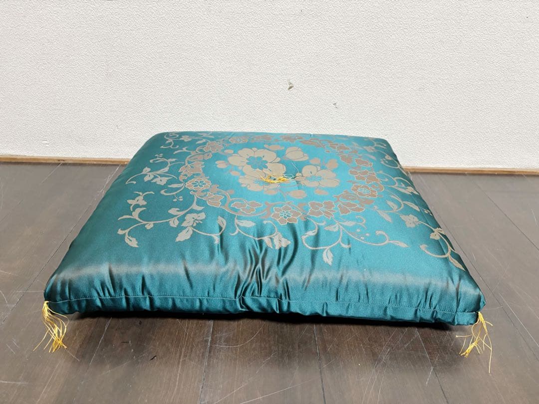 未使用 茶道具 手作り 緞子 厚地 座布団5客 八端判59cm×63cm敷物紙箱