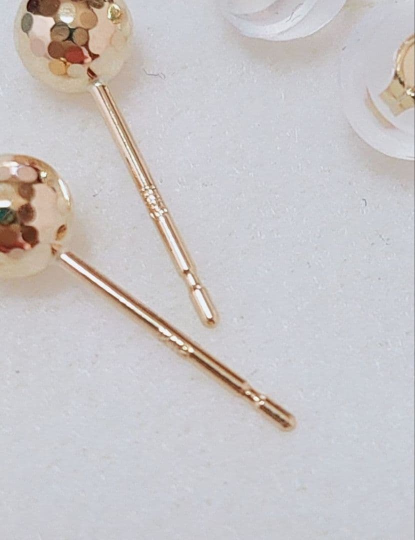 新入荷 未使用品 k18 カットボール ピアス