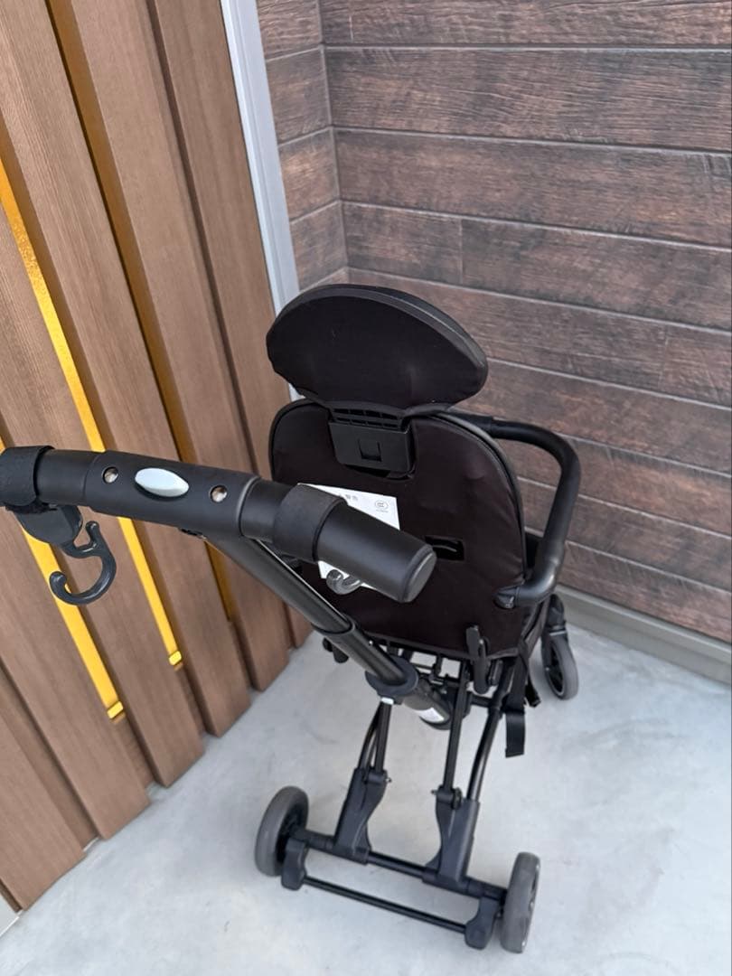 キッズトラベル　ブラック 折りたたみベビーカー 5点式シートベルト