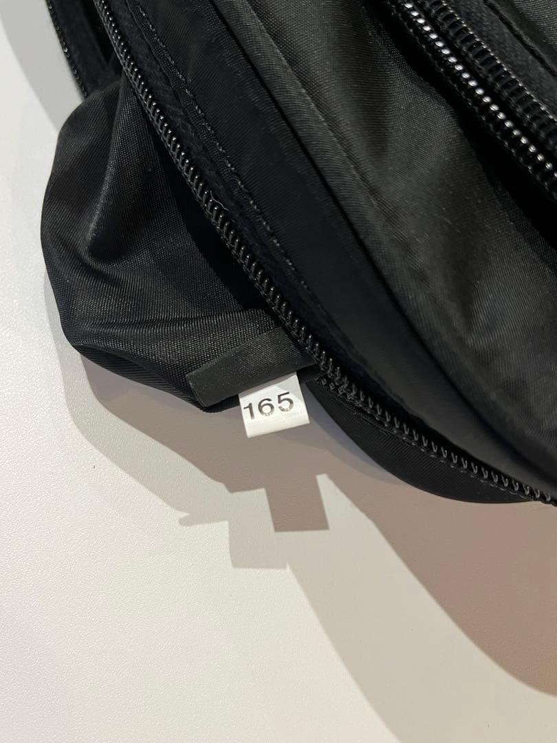 PRADAボディバッグ