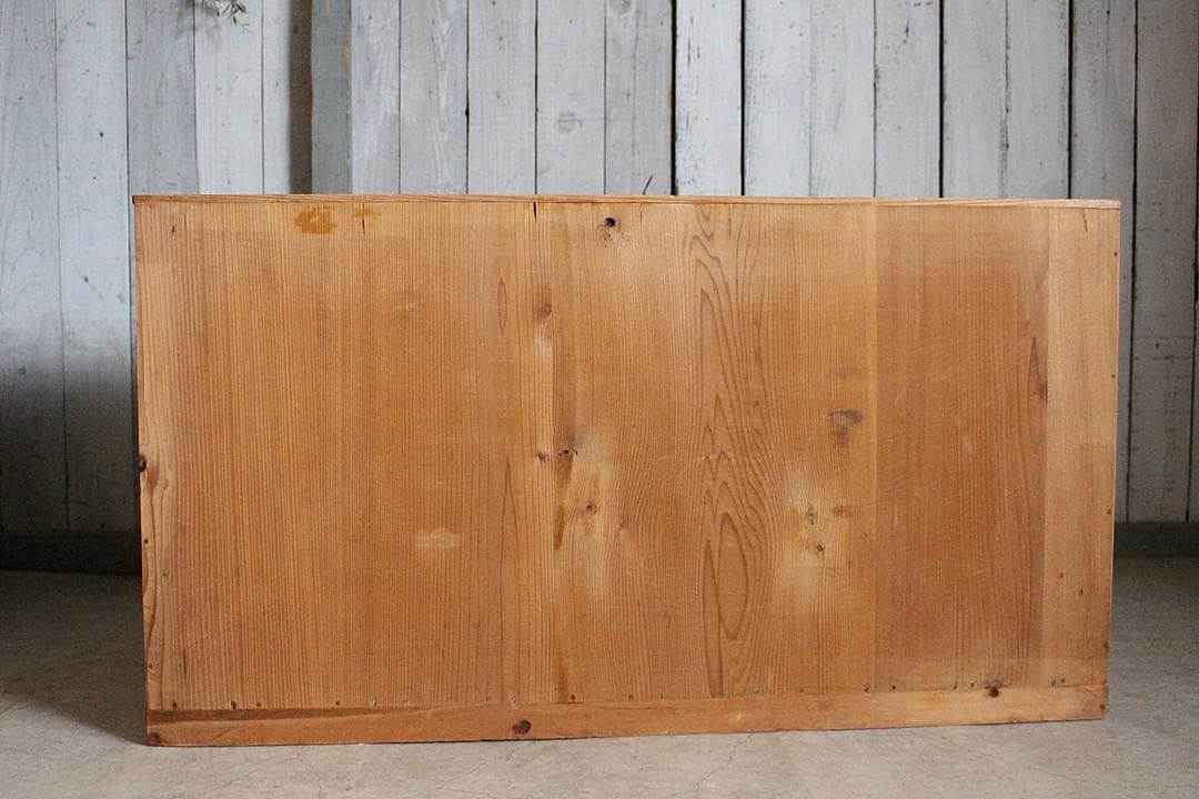 古く味のある木製の引き出し2段　チェスト　桐箪笥　タンス　古家具　古民家