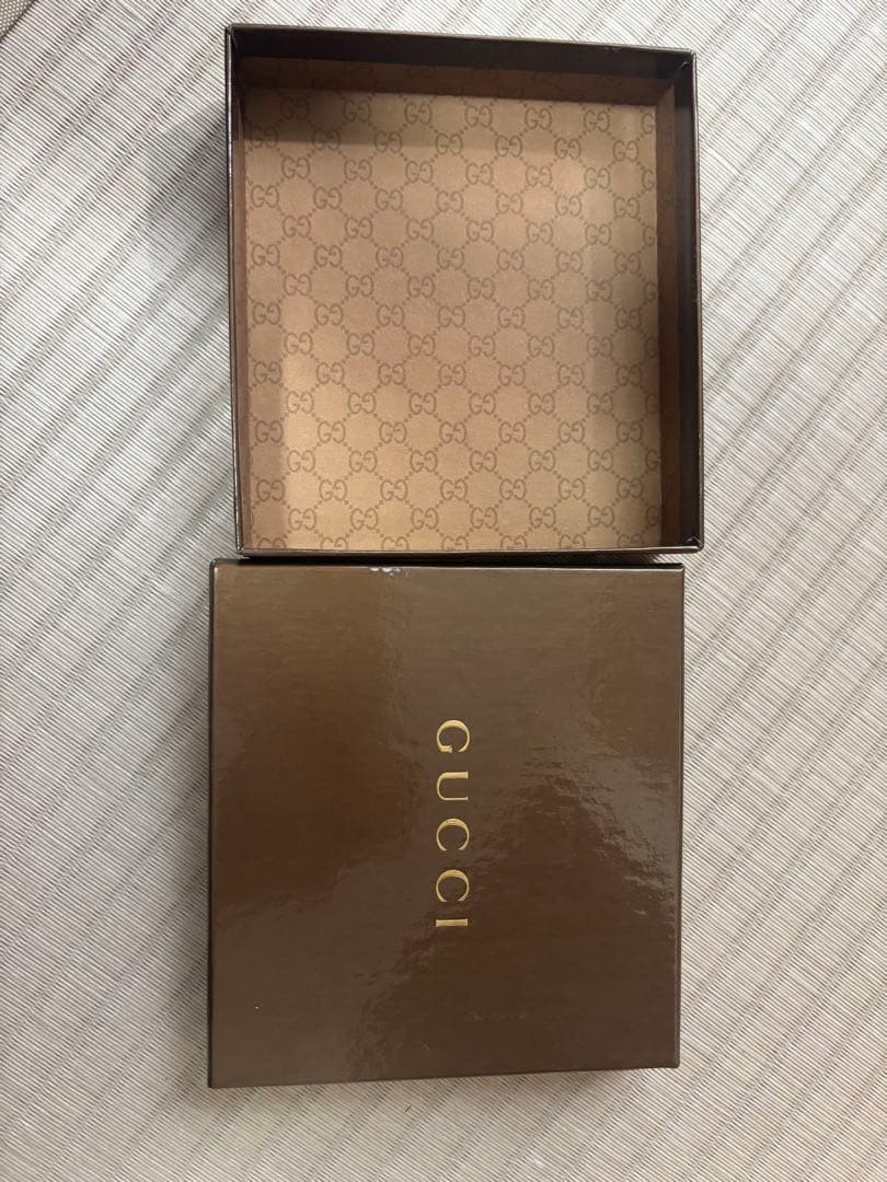 Gucci ブラックレザー 二つ折り財布値下げ交渉してください！