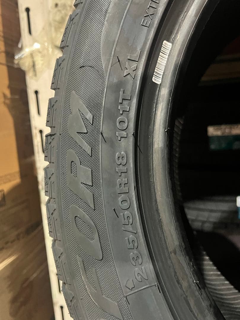 (北海道以外)2025年製新品235/50R18 スタッドレスタイヤ4本セット