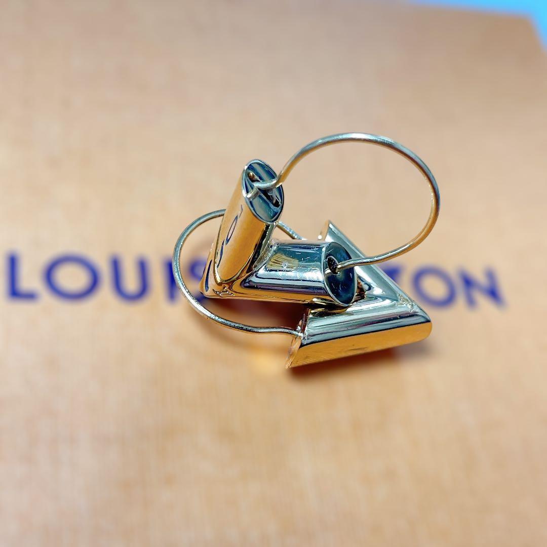 ア*ぞ様 LOUIS VUITTON ヴィトン エセンシャルV ピアス ゴールド
