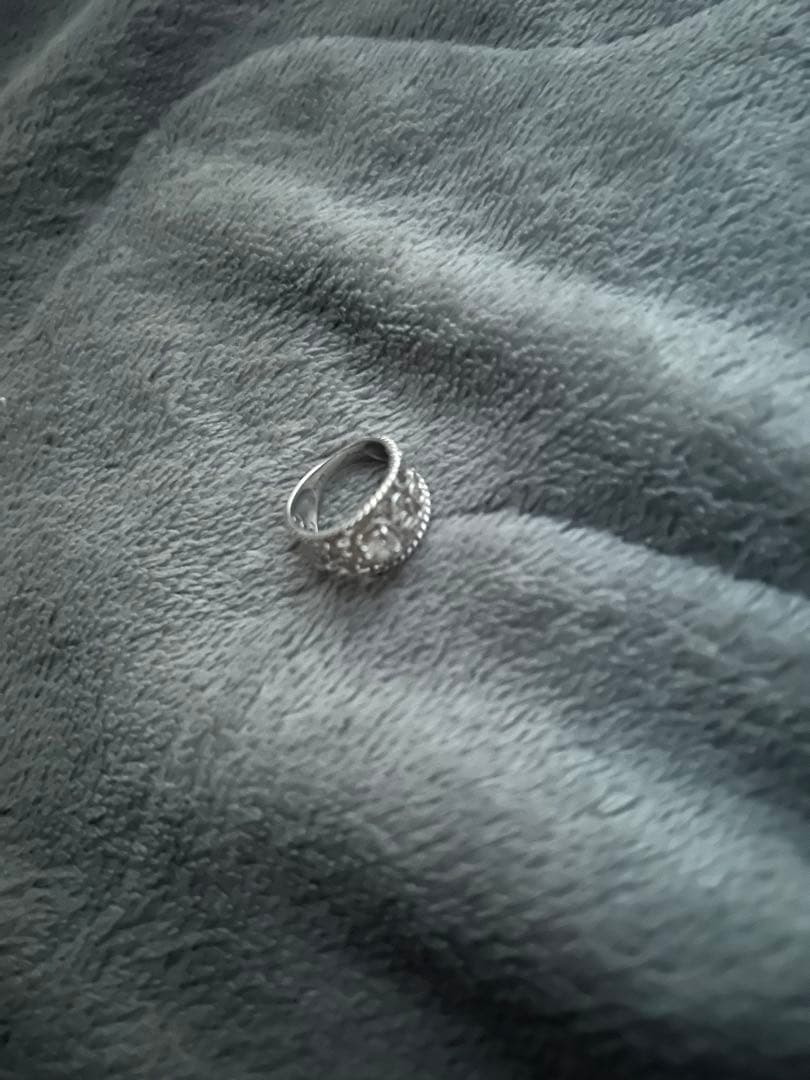 ダイヤリング　プラチナ透かし彫り