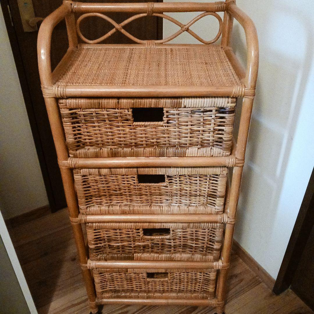 ラタン　　収納棚　　４段　　藤家具　　　　キャスター付き