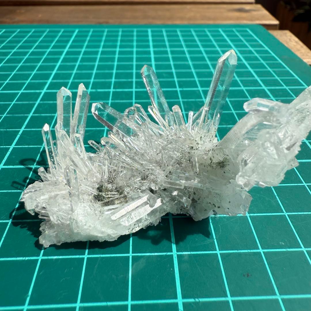 高品質　コロンビア産　レムリアンシードクラスター　自立　緑色の雲母共生⑤