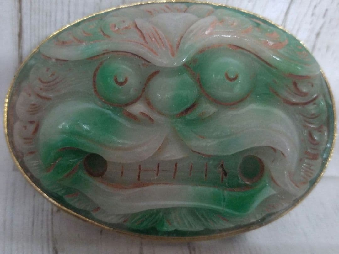 翡翠彫刻 楕円形アンティークバックル
