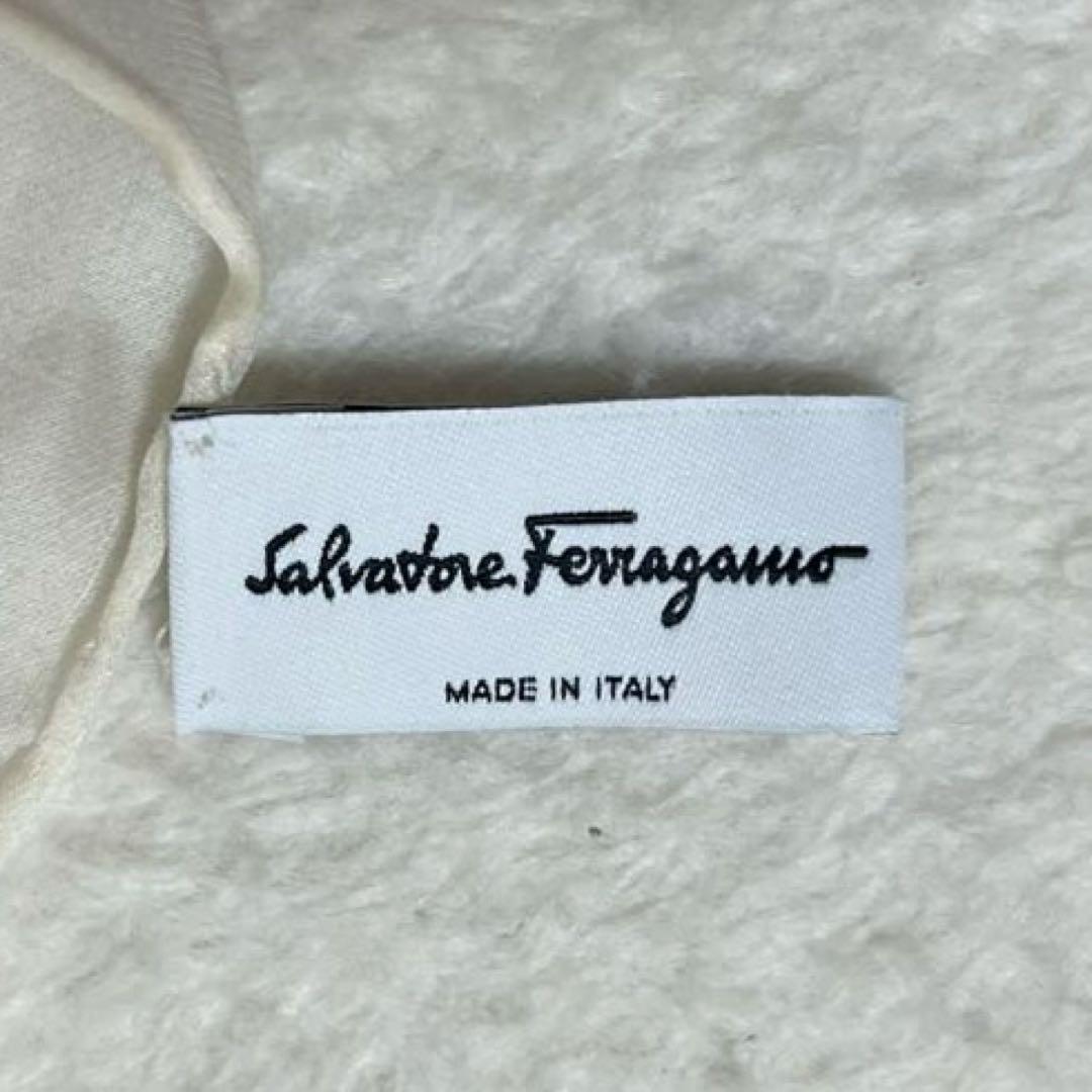 美品　サルバトーレフェラガモ　シフォン　ストール　虎　鳥　花柄