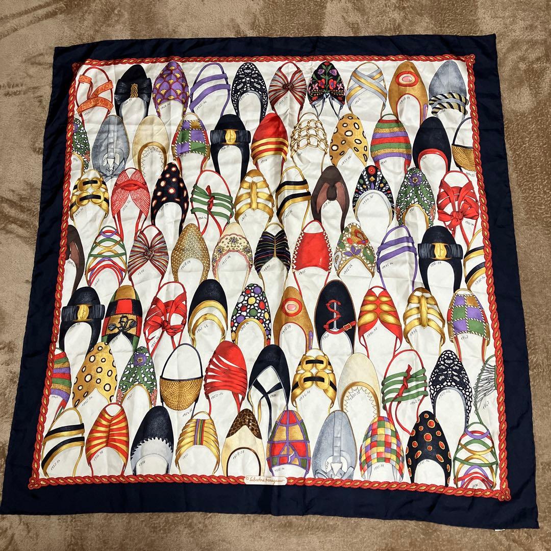 フェラガモ スカーフ パンプス サンダル 総柄