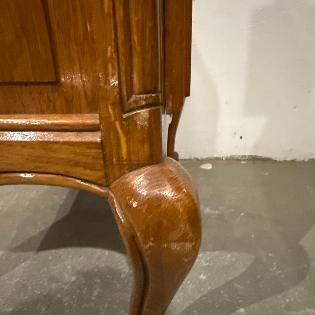 ヴィンテージ　木製サイドテーブル　扉収納付き　猫脚　1