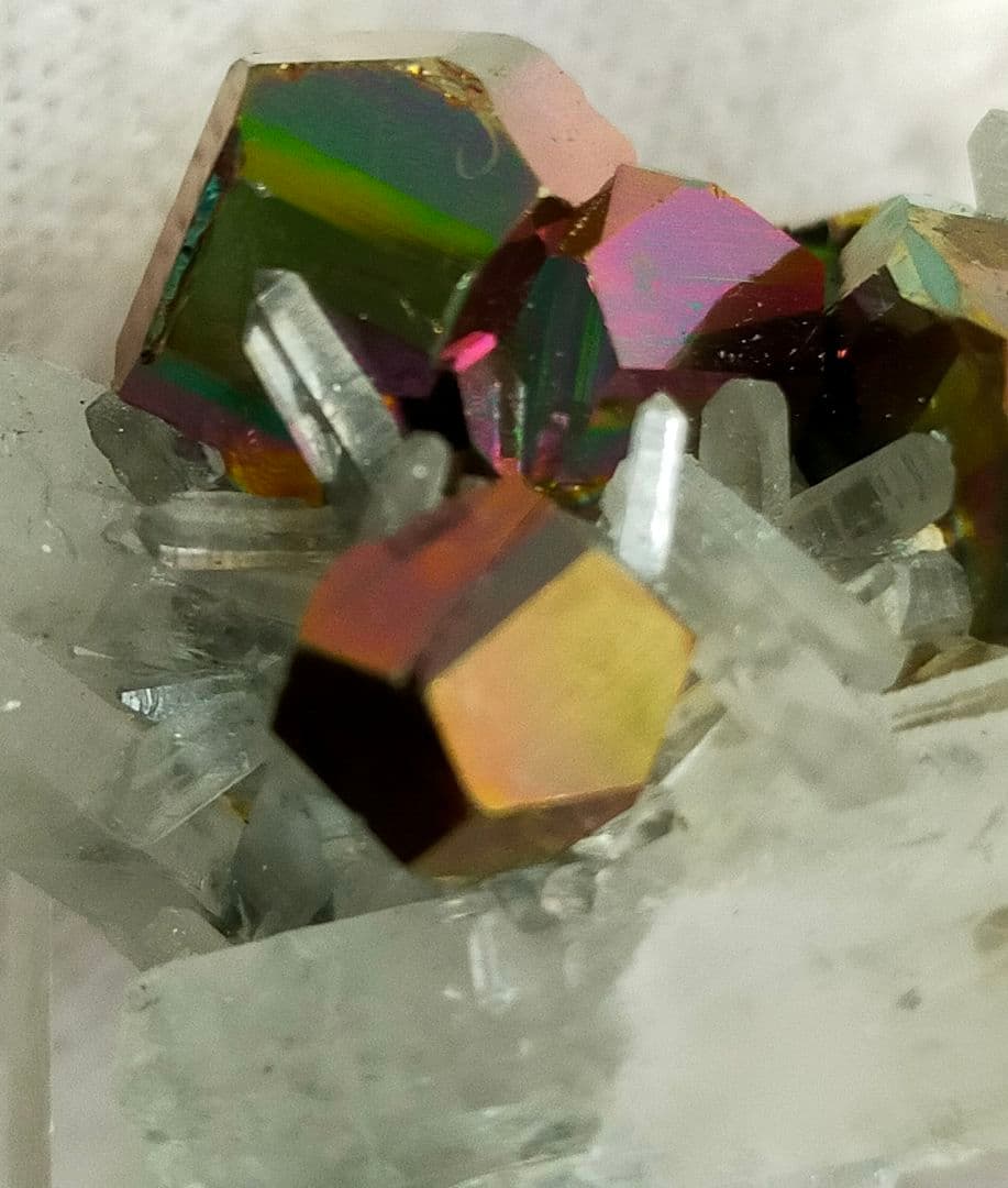 t*n様 【コレクター向】レインボーパイライト　水晶クラスター　パイライトインク