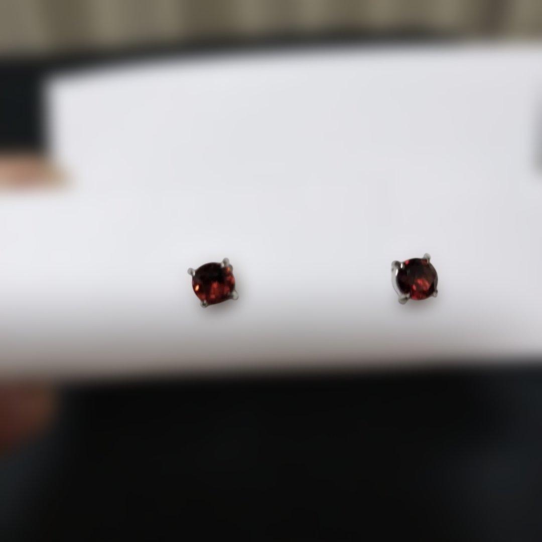 K18-WG ガーネット入り ピアス セット 石の直径5mm　新品未使用品